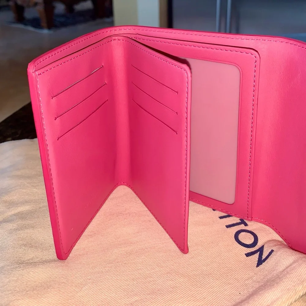 SOLD Louis Vuitton Vernis Koala Wallet - Picture 9 of 17